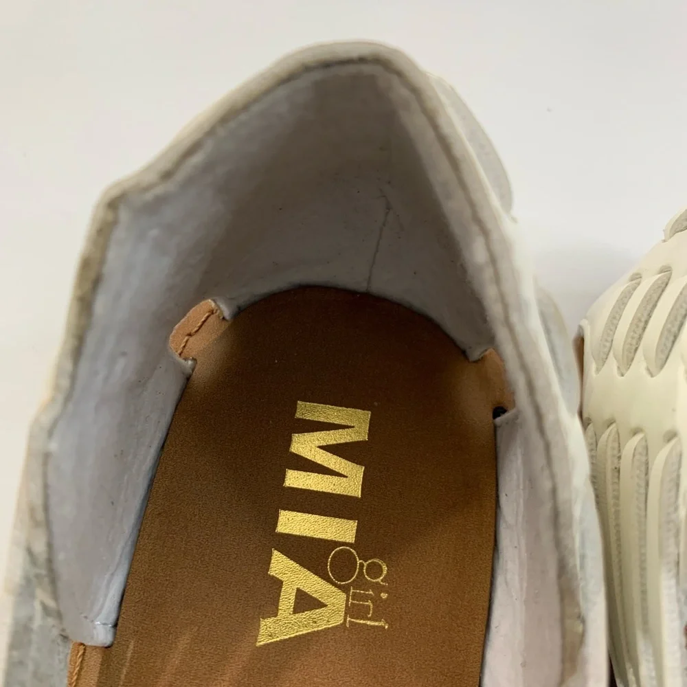 Mia girl Women’a Huarache Sandal Flat White color, size 6,7,8,9,11 - Picture 6 of 15